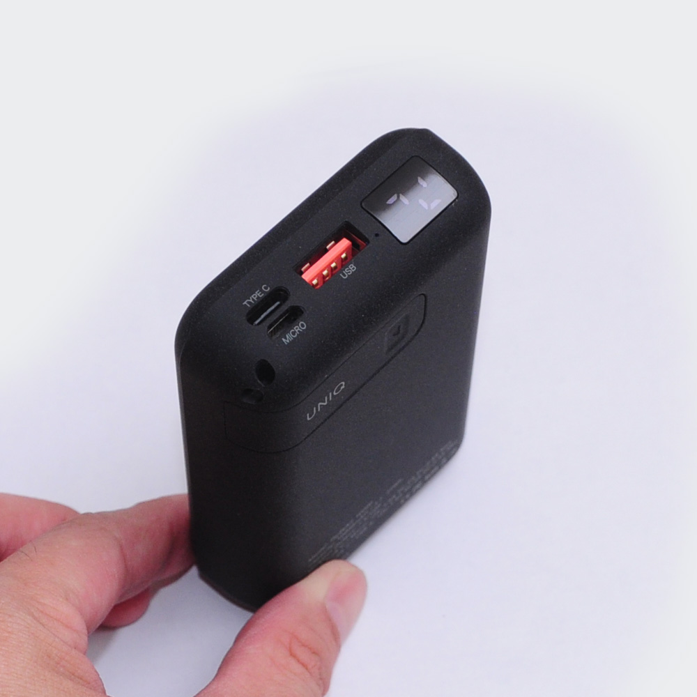 Picture of Uniq Hyde Air 18W Power Delivery Fast Charge Wireless Power Bank with Type C Fast Charge Input Output for iPhone iPad Airpods Airpods Pro (Black)