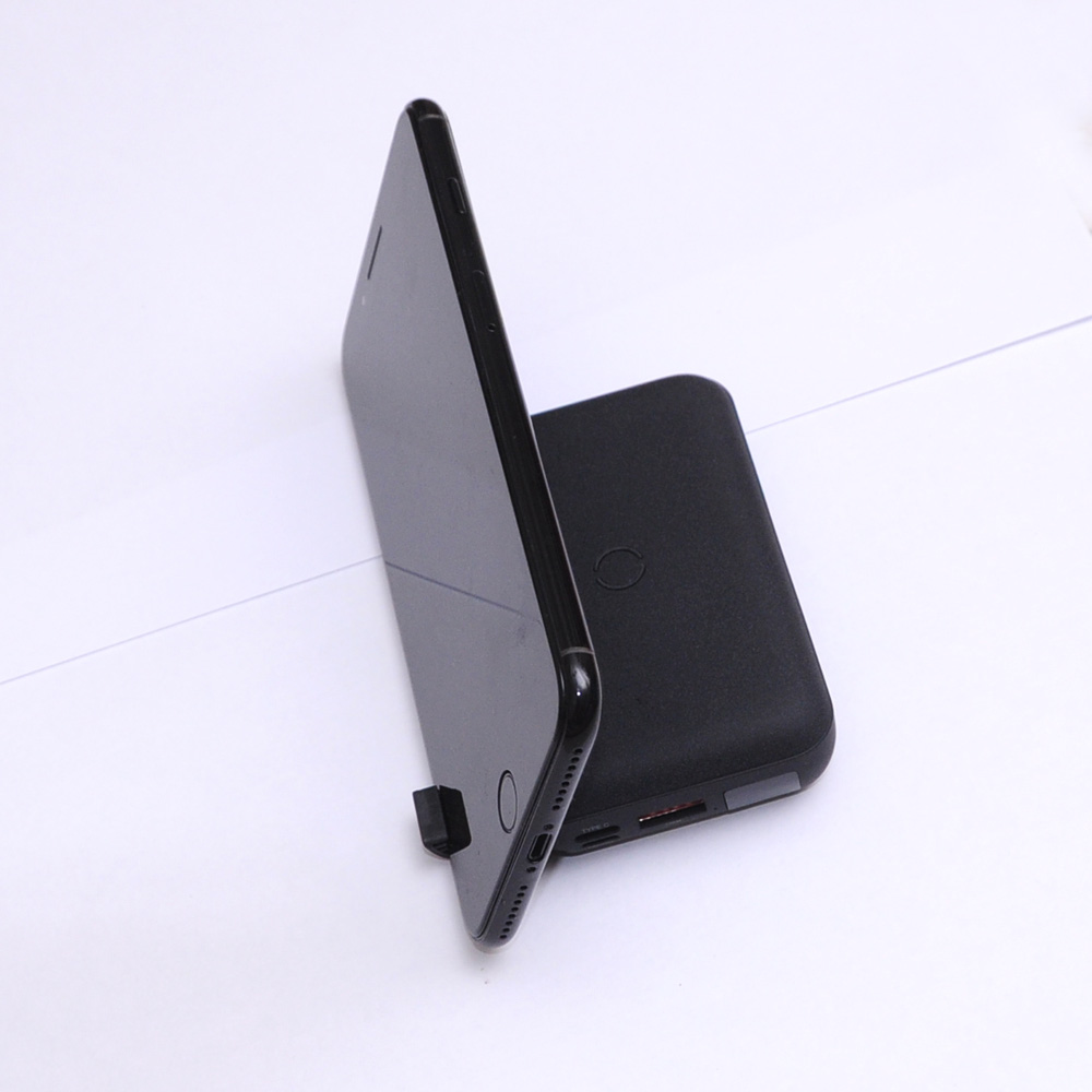 Picture of Uniq Hyde Air 18W Power Delivery Fast Charge Wireless Power Bank with Type C Fast Charge Input Output for iPhone iPad Airpods Airpods Pro (Black)